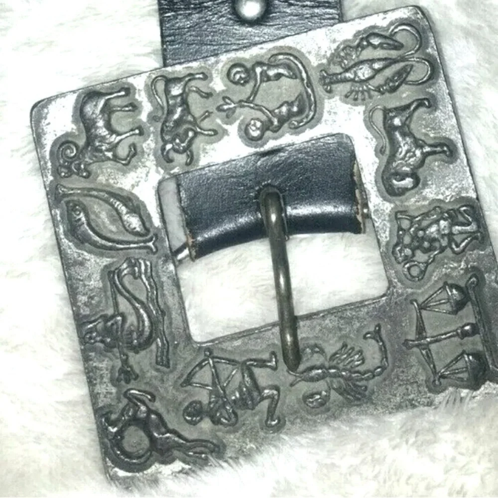 Zodiac Heavy Iron Buckle Leather Belt Rare, Unisex, womens LG, Mens M